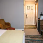 Hotel Woodford Dolmen