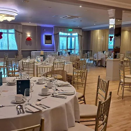 Hotel Woodford Dolmen 4*