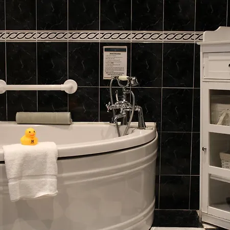 Hotel Woodford Dolmen 4*