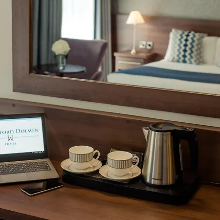 Hotel Woodford Dolmen 4*