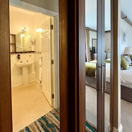 Woodford Dolmen Hotel 4*