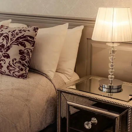 Woodford Dolmen Hotel 4*