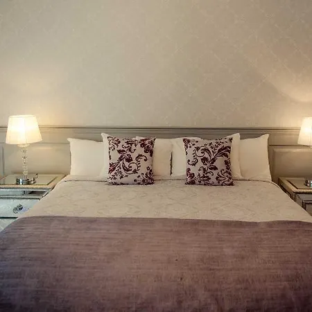 Hotel Woodford Dolmen