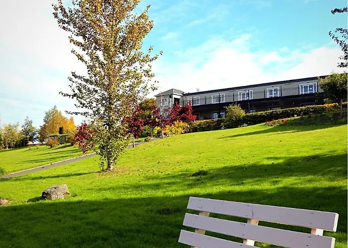 Отель Woodford Dolmen