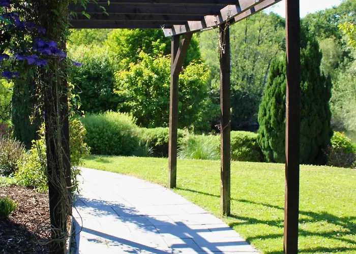 Отель Woodford Dolmen