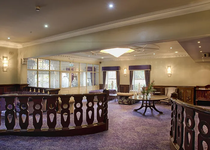 Отель Woodford Dolmen