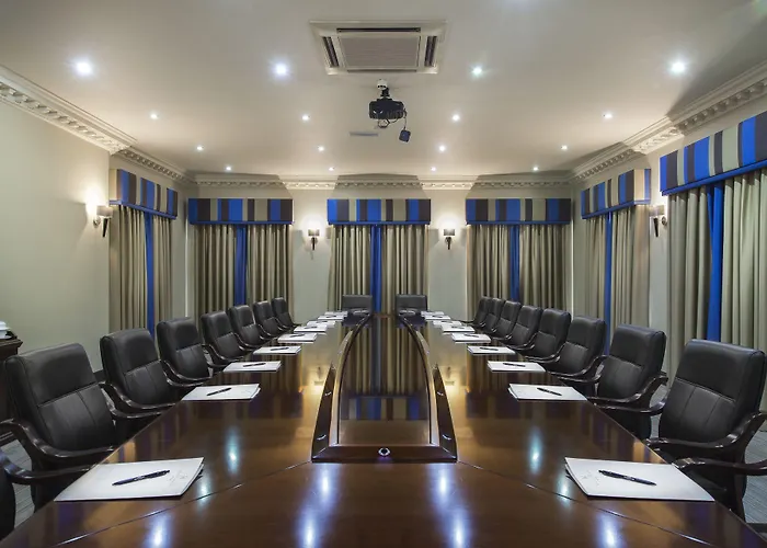 Отель Woodford Dolmen