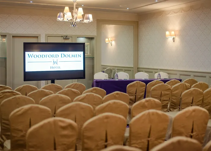 Отель Woodford Dolmen