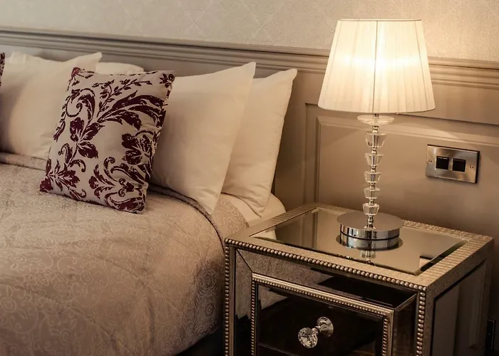 Woodford Dolmen Отель 4*